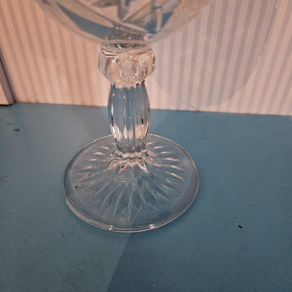 Vintage and Rare Starburst Pattern Water Goblet - Picture 4 of 5